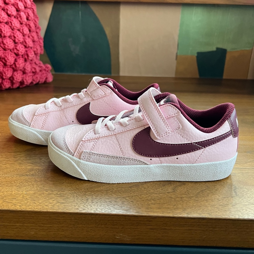 NEW Nike Blazer Girl's Low '77 Pink Foam/Dark Beetroot/White Shoe Size 1.5Y